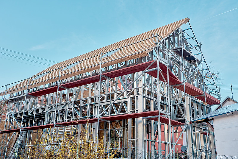 Stahlleichtbau Rohbau — Außenansicht eines mehrgeschossigen Gebäudes